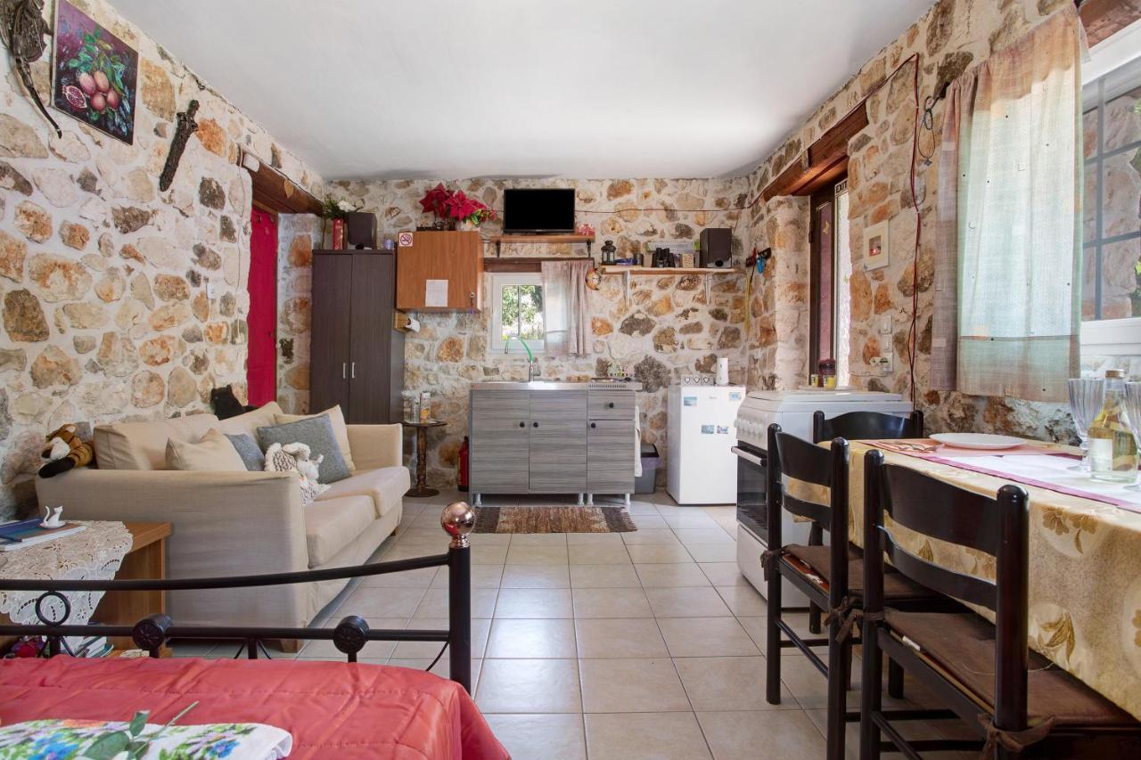 Holiday home Lithahiro Stone House *