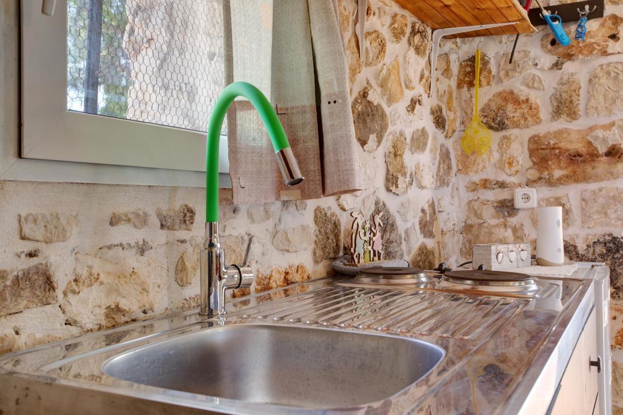 Lithahiro Stone House *