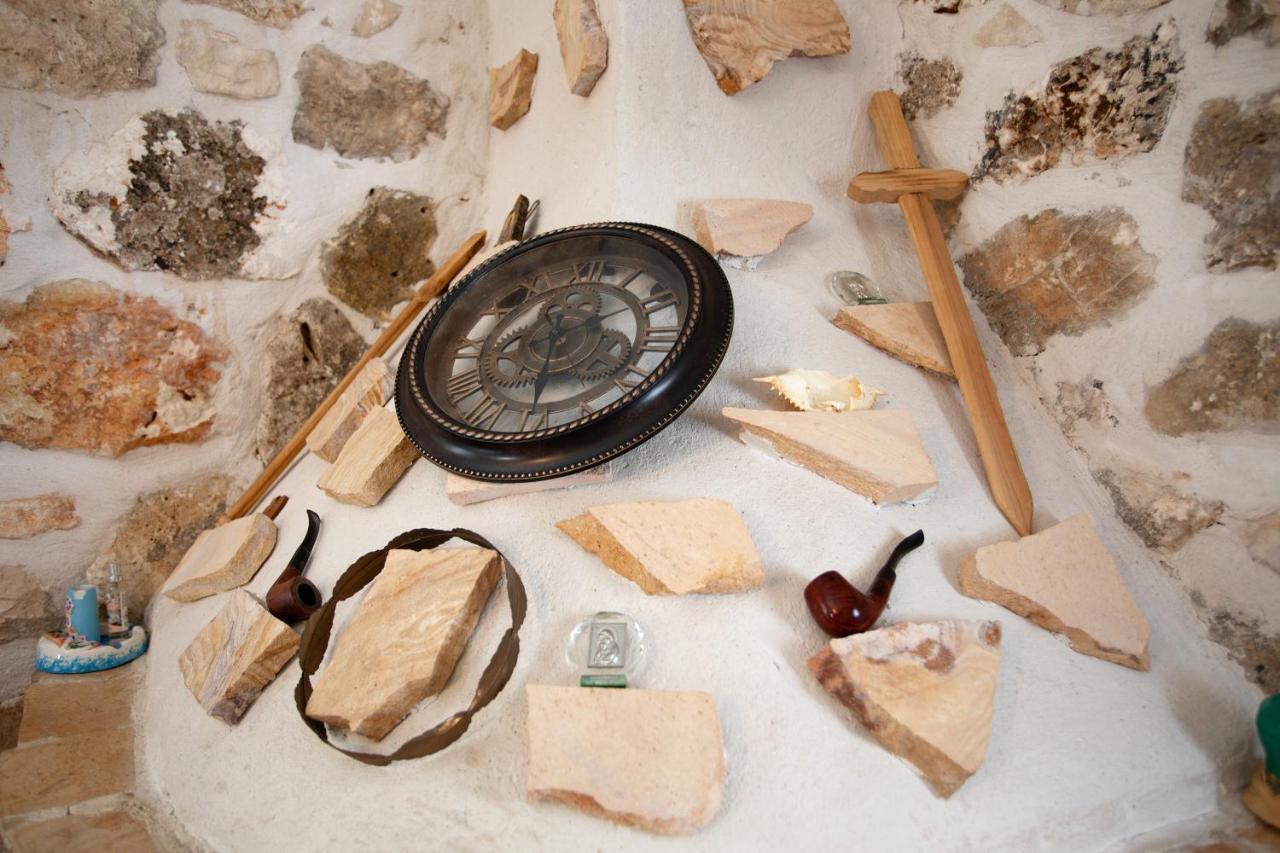 Lithahiro Stone House * Keri
