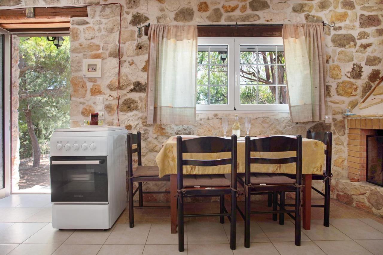 Lithahiro Stone House * Keri