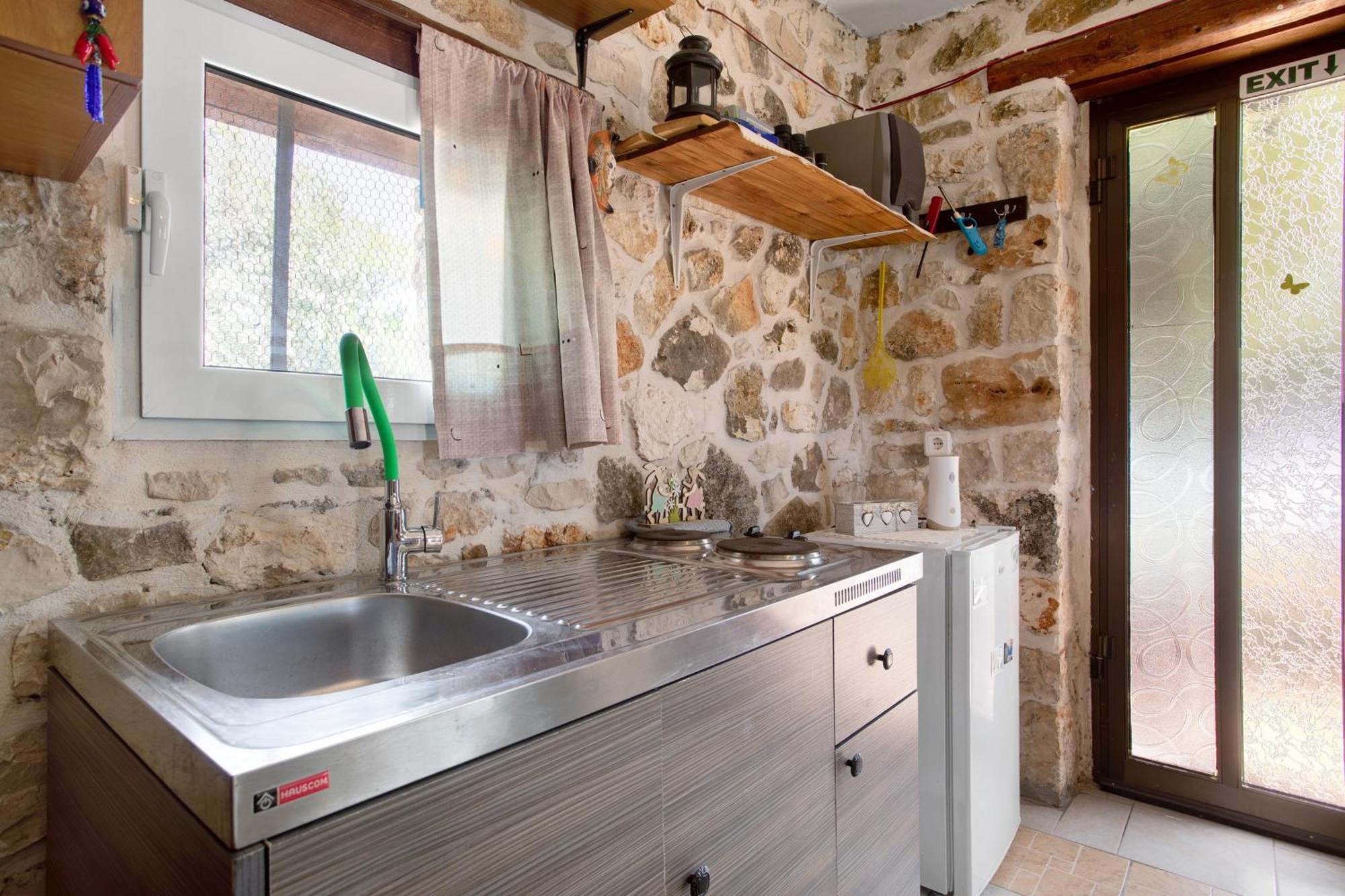 Holiday home Lithahiro Stone House *