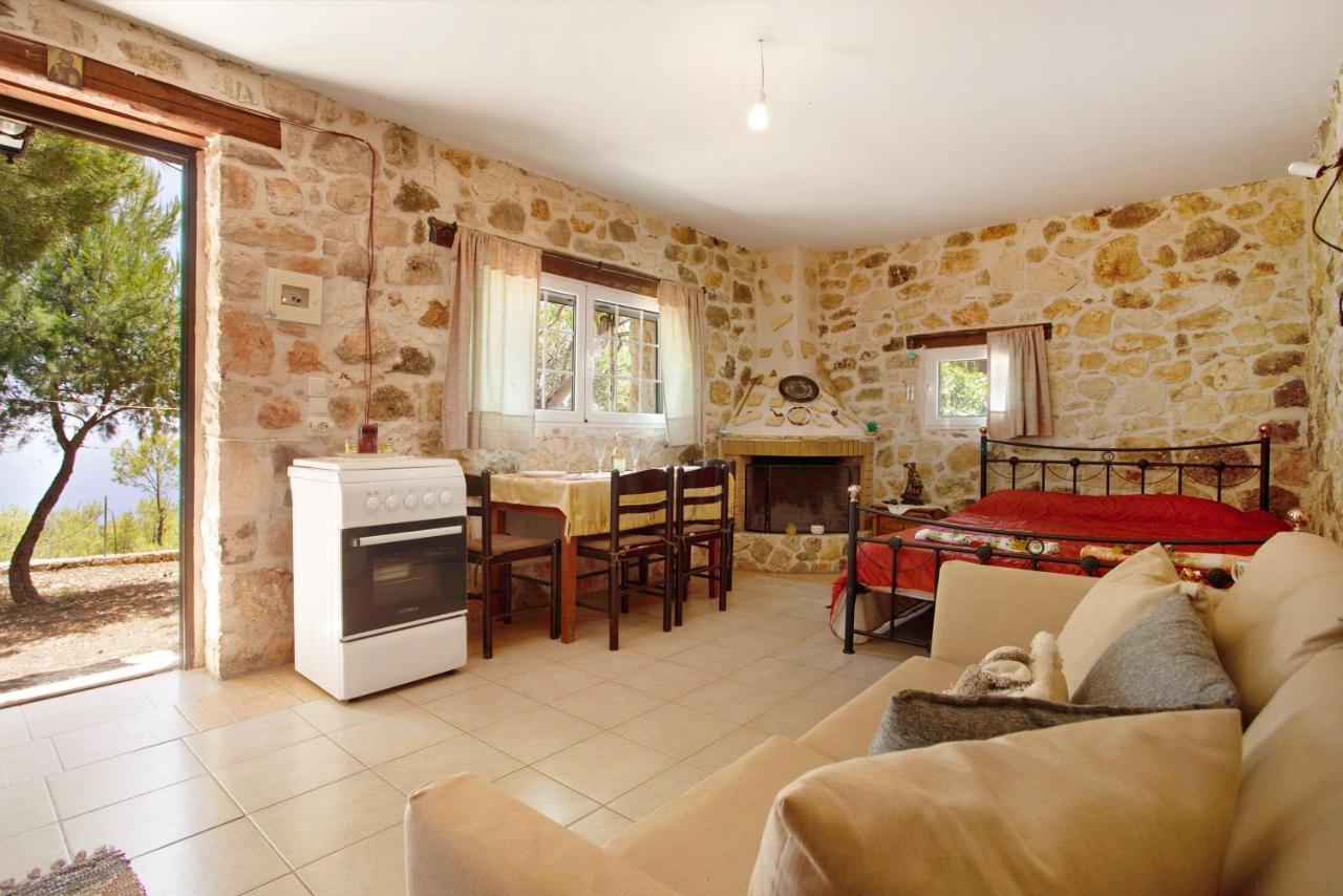 Lithahiro Stone House * Keri